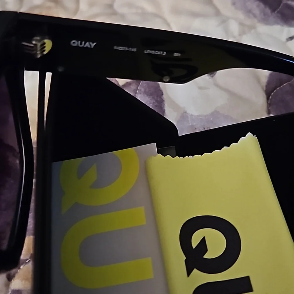 NWT Quay Australia Sunglasses By The Way Oversized Black Smoke - Picture 7 of 8